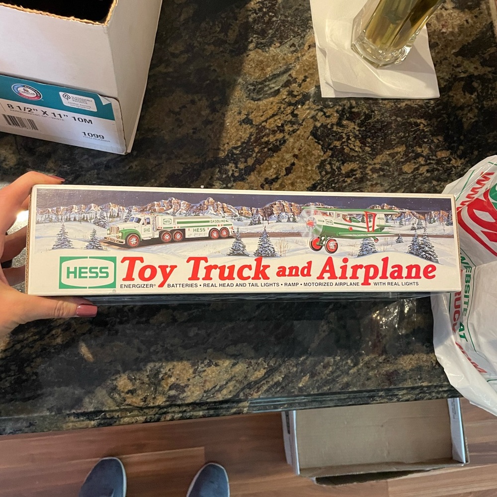 NEW HESS Toy truck 2002